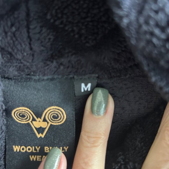 Wooly Bully Wear Black Pullover Micro Fleece Long Sleeve Sweater Size M - Picture 2 of 6